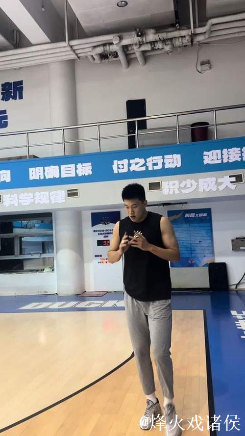 雷蒙全场出战21分钟,投篮5中4得到9分3篮板1助攻1盖帽 雷蒙全场出战21分钟,投篮5中4得到9分3篮板1助攻1盖帽