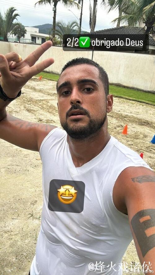 莱昂纳多社媒晒照,他把2025中超冠军纹在了自己大腿上 莱昂纳多社媒晒照,他把2025中超冠军纹在了自己大腿上